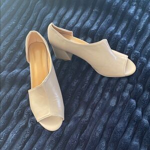 Open-Toe Block Heel Pumps in Cream